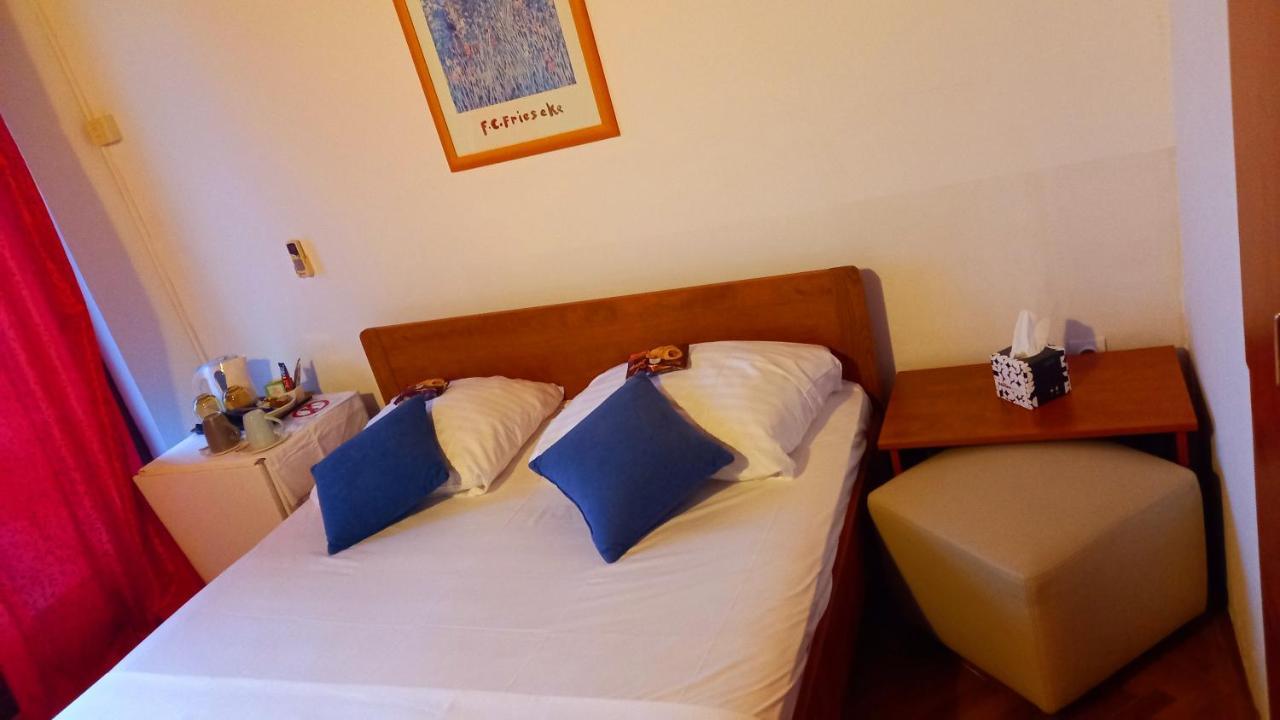 Salyna "Rooms Bela" Ičići Eksteriør bilde